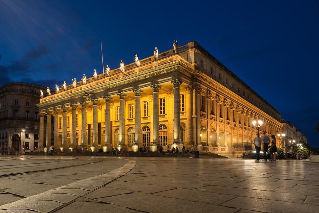 Découvrir Bordeaux autrement : ville de nuit