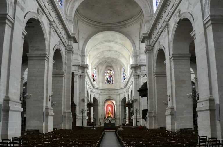 Lieux à visiter La Rochelle : cathédrale saint-louis 