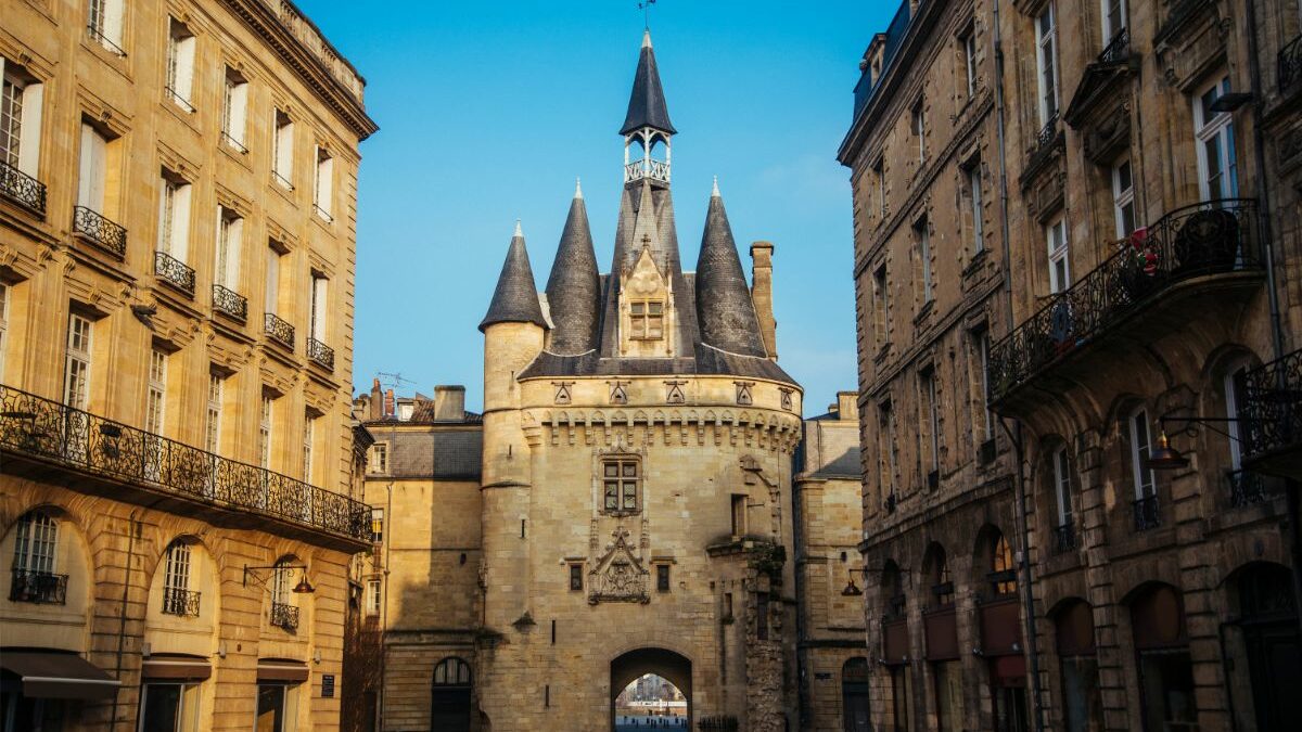 Top 10 des lieux incontournables de Bordeaux : Porte Cailhau