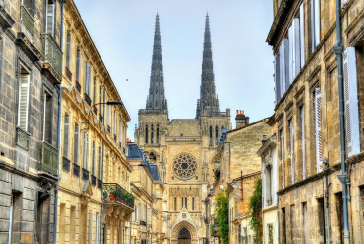 Visiter Bordeaux à pied : Pey-berland