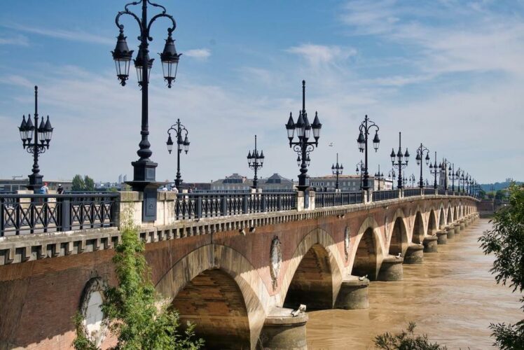 Visiter Bordeaux à pied : Pont saint pierre